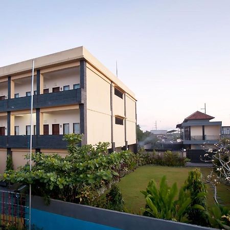 Pondok Taman 828 Hotel Denpasar  Ngoại thất bức ảnh